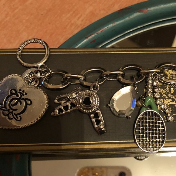 Beautiful 8 charm Juicy Couture bracelet - Picture 4 of 4